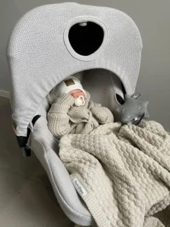 Baby's Only - suojaava kuomu vauvan turvakaukaloon