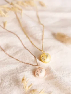 Bolakoru äidille ketjulla, jalanjälki bling kultainen | PROUD MAMA
