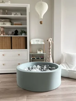 Pehmeä pallomeri + pallot (valitse värit), dirty mint