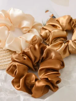 Scrunchie satiinihiusdonitsi