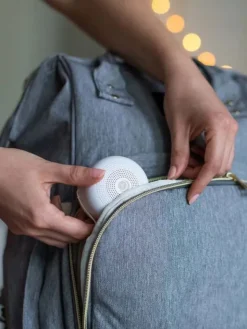 Travel Mini White Noise kaiutin yövalolla | Yogasleep
