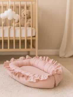 Vauvan pesä röyhelöillä – Pehmeä ja turvallinen babynest vastasyntyneelle, rosa