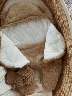 Vauvan unipussi nallekorvilla, beige