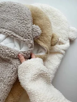 Vauvan unipussi nallekorvilla, beige