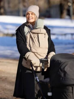 Voksi Carrier Cover – Kantorepun lämmin tuulisuoja vauvalle, Black